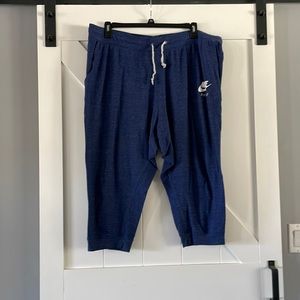 Nike athletic capris with pockets and elastic drawstring waistband size 3X